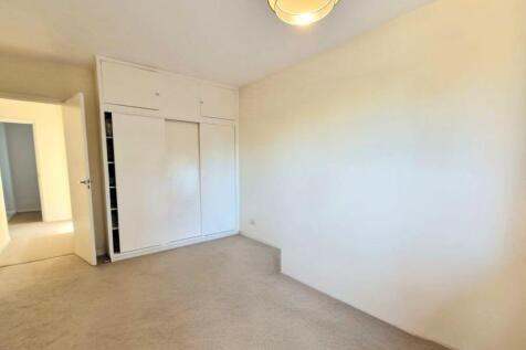 72 Sturges Road, Wokingham, Berkshire photo 5