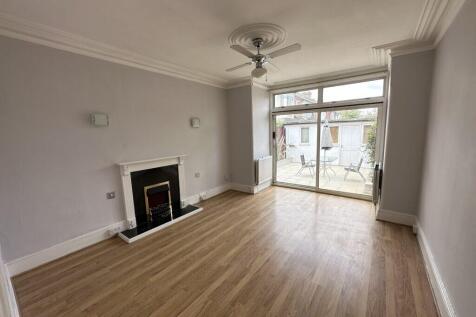 5 Bedroom House, Elvendon Road, Bounds Green, London N13 photo 3