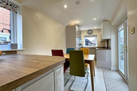 OPEN-PLAN Dining Kitchen 599