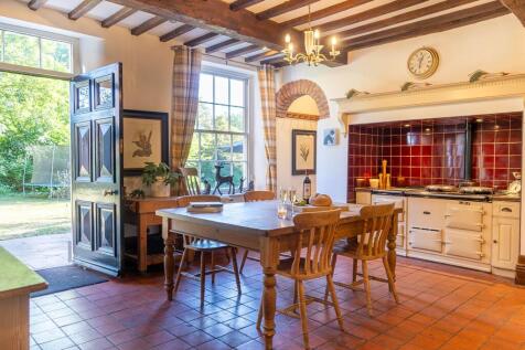 Traditional spacious farm house kitchen
