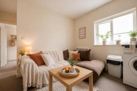 Call 02920 668585 to secure your viewing _4