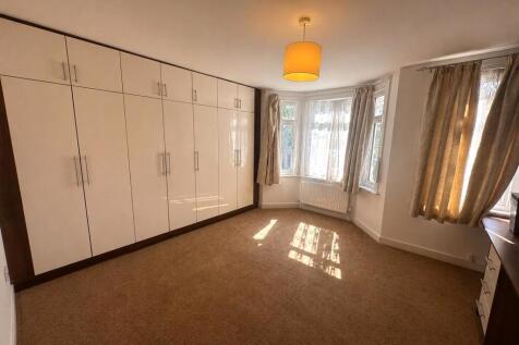Alexandra Avenue, Southall, Greater London, UB1 photo 5