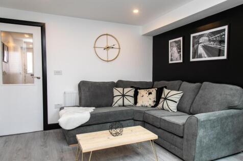 46 Dean St LR-30.jpg