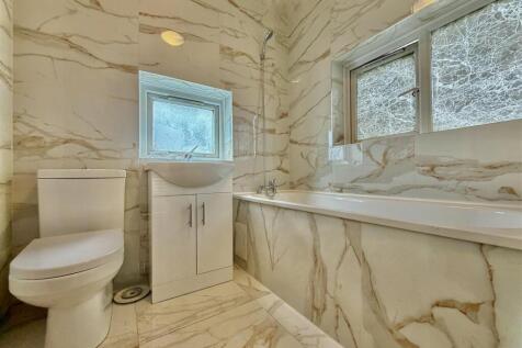 Family Bathroom/ WC