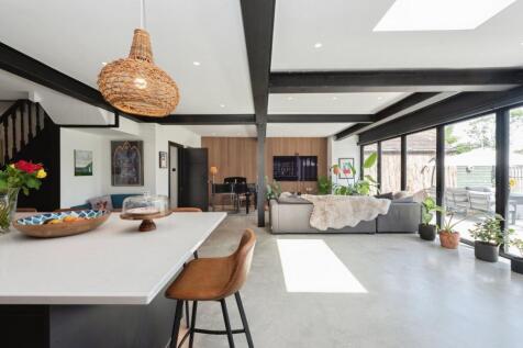 Kitchen/Dayroom
