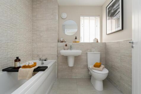 Spacious and stylish family bathroom