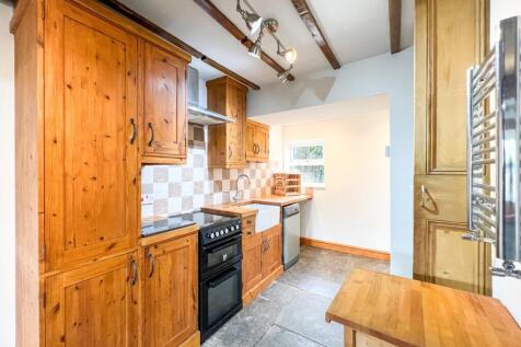 Holmfirth, HD9 - property photo