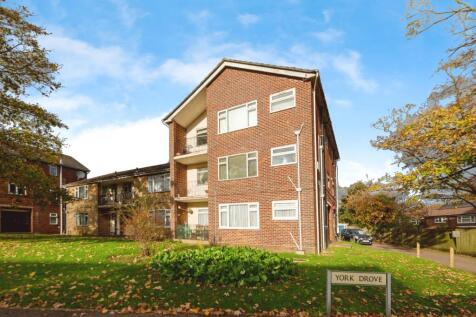 Southampton, SO18 - property photo