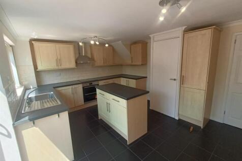 Amberley Close, Worcester photo 2