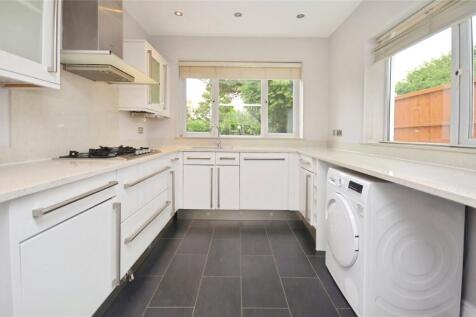 Nelmes Crescent, Hornchurch, Essex, RM11 photo 4