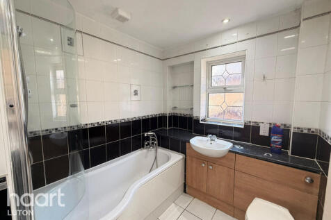 Albury Close, LUTON photo 5
