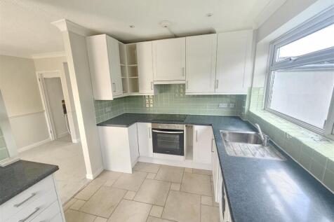 Avon Close, Addlestone photo 3