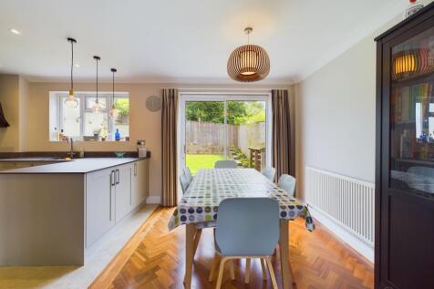 Ashley Drive, Penn, High Wycombe, HP10 8AX photo 4