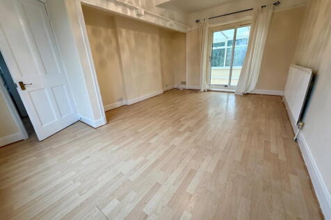 Dryden Avenue, Cheadle, SK8 2AW photo 3