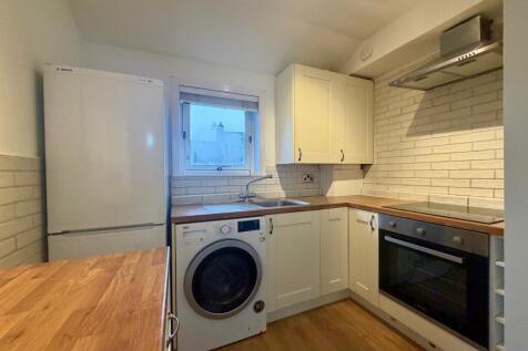 Dunbeth Avenue, Coatbridge, North Lanarkshire, ML5 photo 3