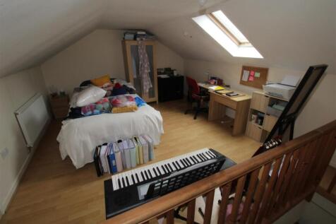 Bright attic bedroom with workspace and skyligh...