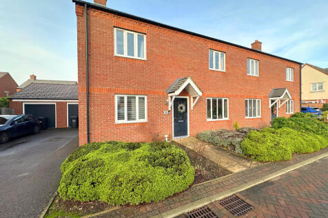 St Neots, PE19 - property photo