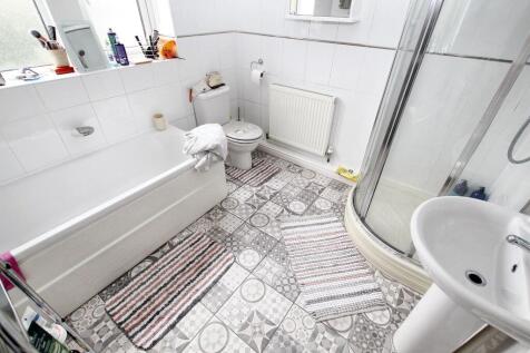 En-suite to Master Bedroom