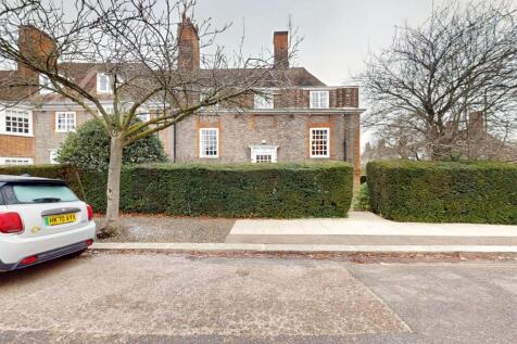 8 North Square, Hampstead Garden Suburb, London NW11 7AA