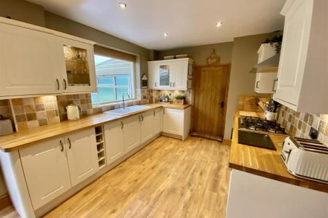 Bramleys Estate Agents - Moor Lane - Gomersal (19)