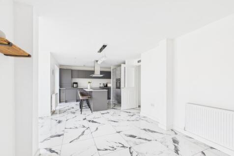 Pavilion Rise - Kitchen (2)