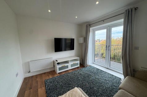 No Deposit Option - Maverick Drive, Essex, RM15 photo 3