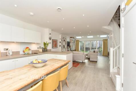 Kitchen/ Living Area