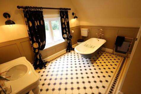 Jack &amp; Jill Bathroom