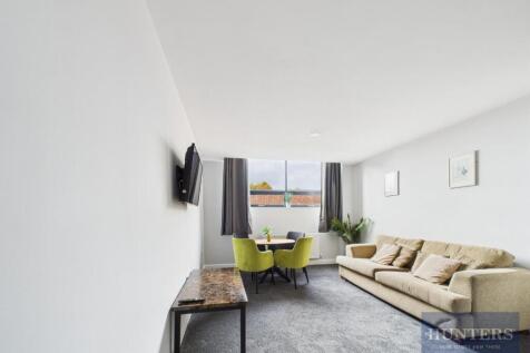 Kitchen / Living Area