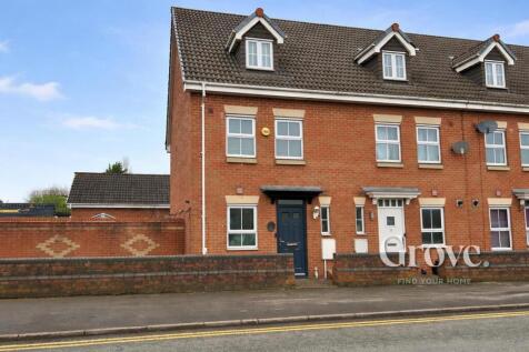 Ross Rowley Regis 2.jpg