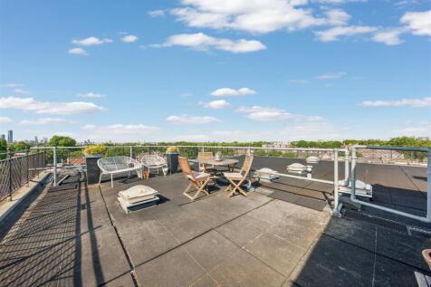 London, W4 - property photo