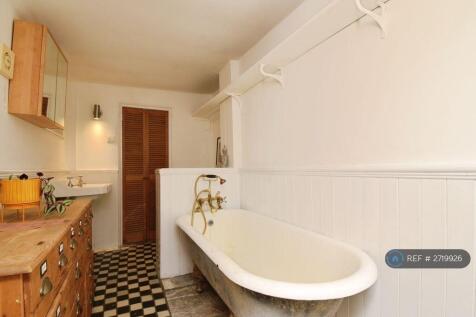 Bathroom (Ground Floor)