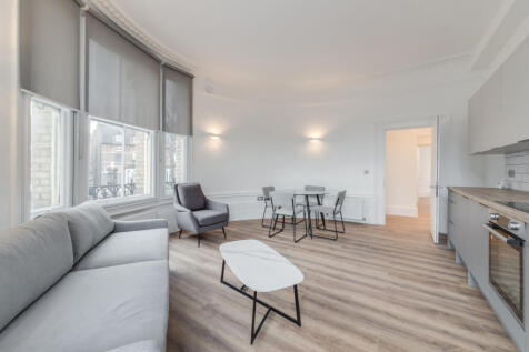 2-bed flat on New Cross Road, 
Canary Wharf, SE14, £1,950/mo