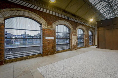 Retail Property (high street) to rent Image 3