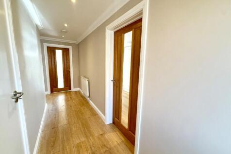 Nursery Drive, Carlton, Nottingham, Nottinghamshire, NG4 3RZ photo 3