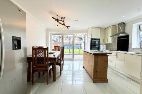4 bed terraced house with office to rent Mount Ro