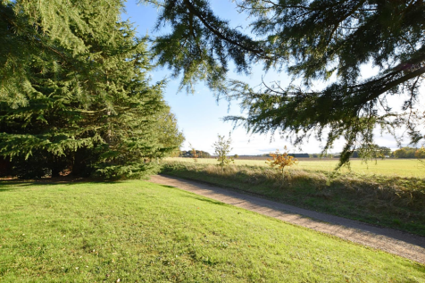 AMAZING VIEWS TOWARDS THE WOLDS