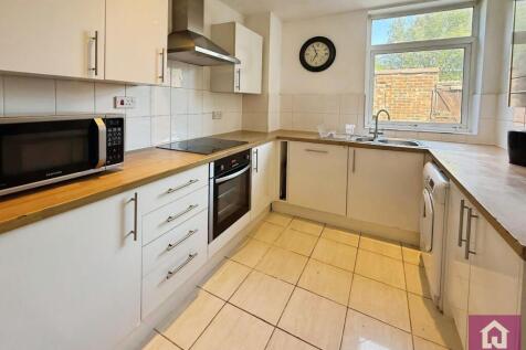6-bed terraced on Whitby Road, Manchester, Greater Manchester, M14, £4,290/mo