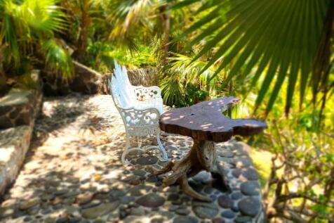 Relaxing Spot Above The Pool
