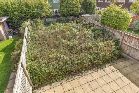 38 Harries Way, HP15 6UE-4.jpg