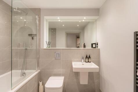 0F1HRE - Bathroom B.jpg