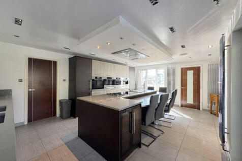 Family Dining Kitchen