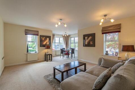 Lounge &amp; Dining Area
