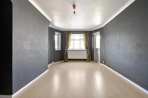 Bradwell Close, E18