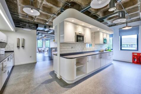 2500 The CrescentKitchenette.jpg