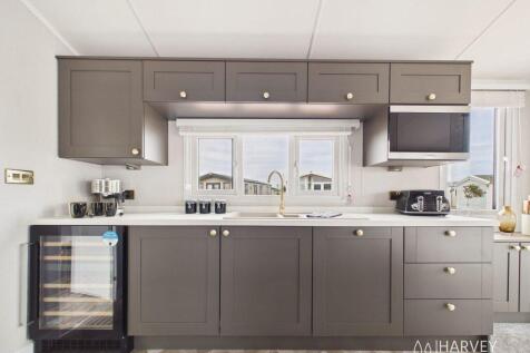 Sunseeker Thornton Kitchen Storage Amble Links Hol