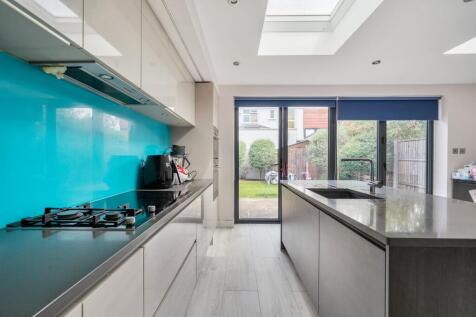 Through Lounge/Diner/Kitchen/Family Room