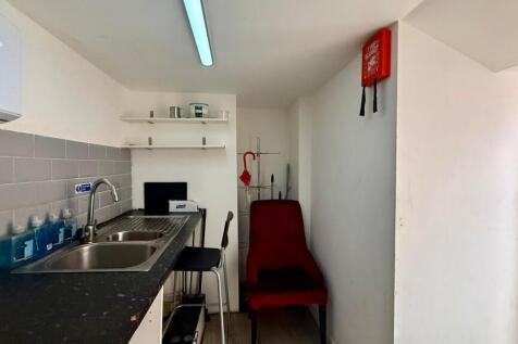 Commercial Property to rent Image 5