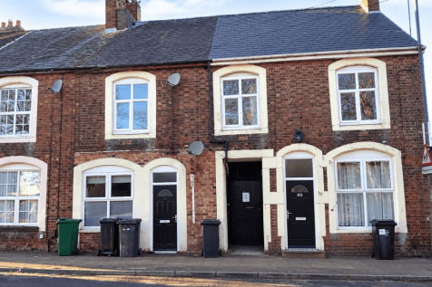 2-bed flat on Market Street, SWADLINCOTE, DE11 9PR, £695/mo