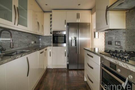 3-bed house on Cranford Drive, Hayes, Middlesex, £2,300/mo